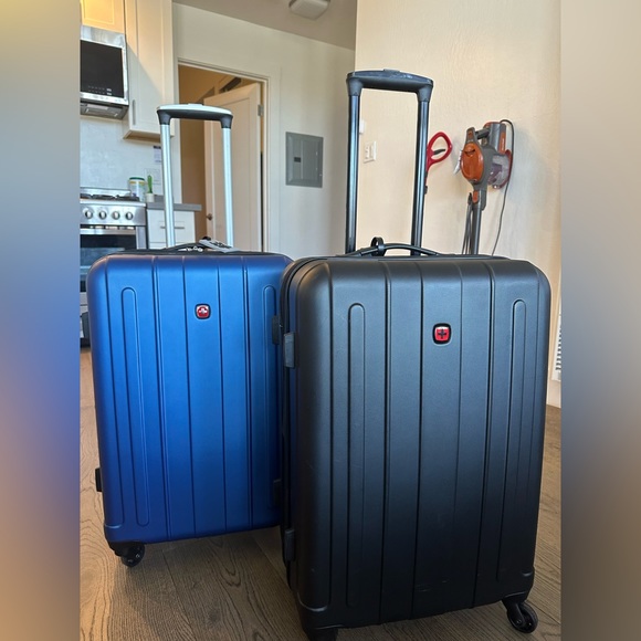 SwissGear Other Swissgear 26 Medium Hardcover Luggage 2 Available